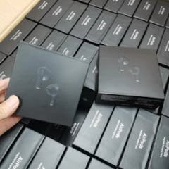 Black airpods3